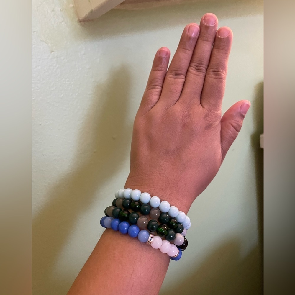 Set of 4 brand new green and blue glass bead stretch bracelets
